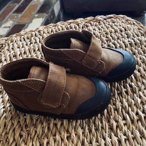 🦃 Old Navy toddler shoes with suede-look